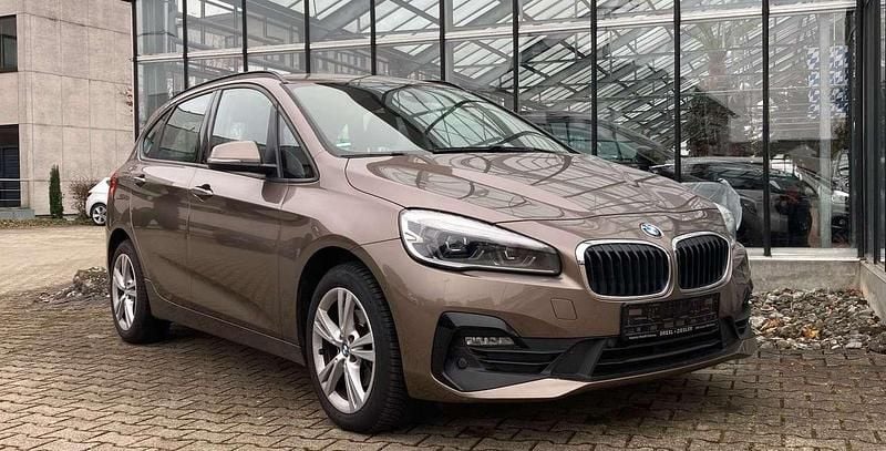 Gebraucht BMW 218 140 PS (102 kW) 2019 Jucarobeige metallic Van / Kleinbus