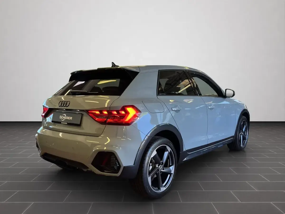 Neu Audi A1 Sport 150 PS (110 kW) 2026 Grau SUV