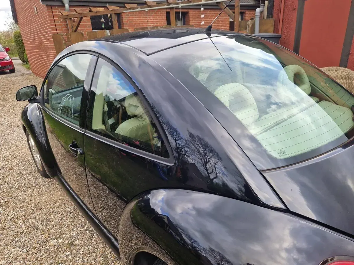 Gebraucht VW New Beetle 85 PS (62 kW) 2000 Schwarz Kleinwagen
