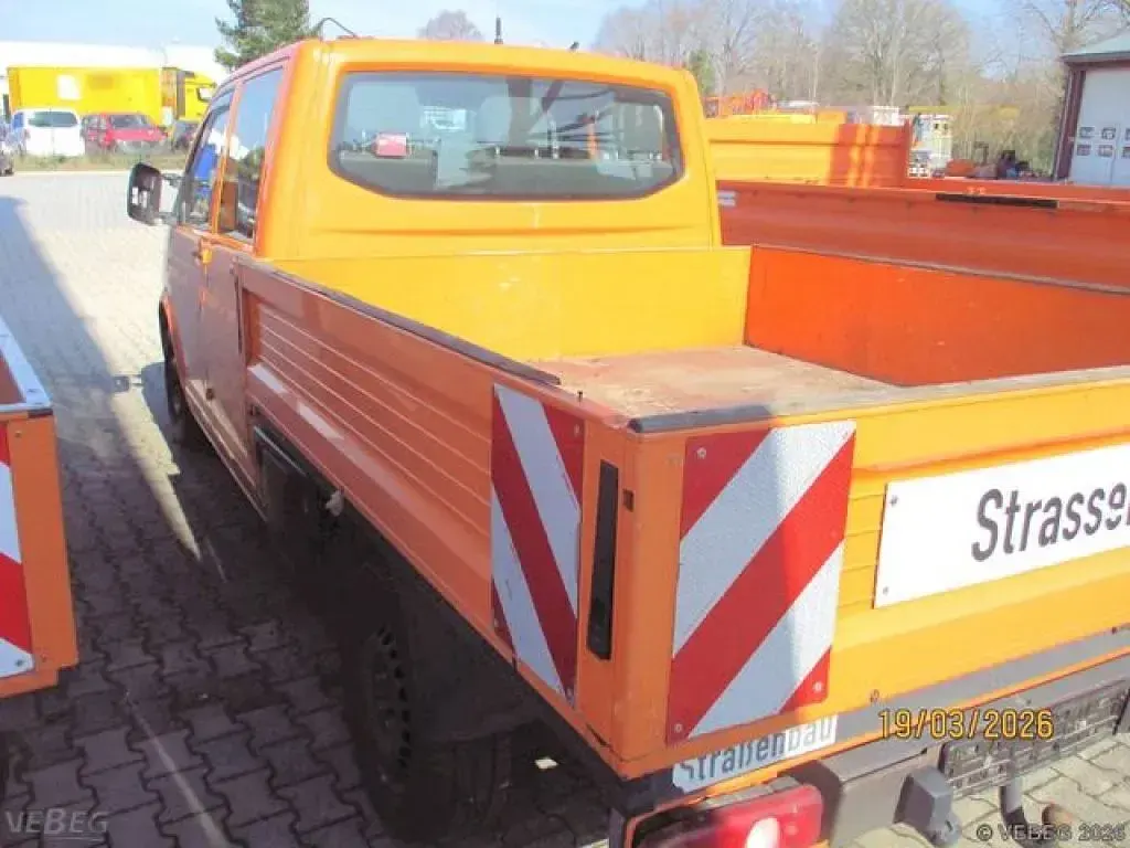 Gebraucht VW T5 102 PS (75 kW) 2014 Orange Van