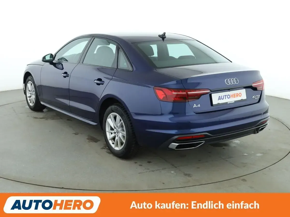 Używany Audi A4 Advanced 204 KM (150 kW) 2022 Niebieski Sedan/Limuzyna