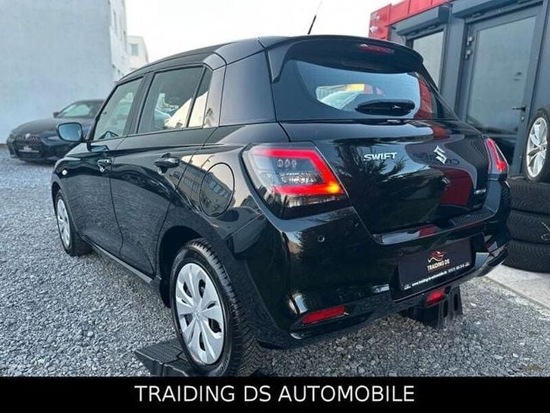 Gebraucht Suzuki Swift Club 83 PS (61 kW) 2024 Schwarz Kleinwagen