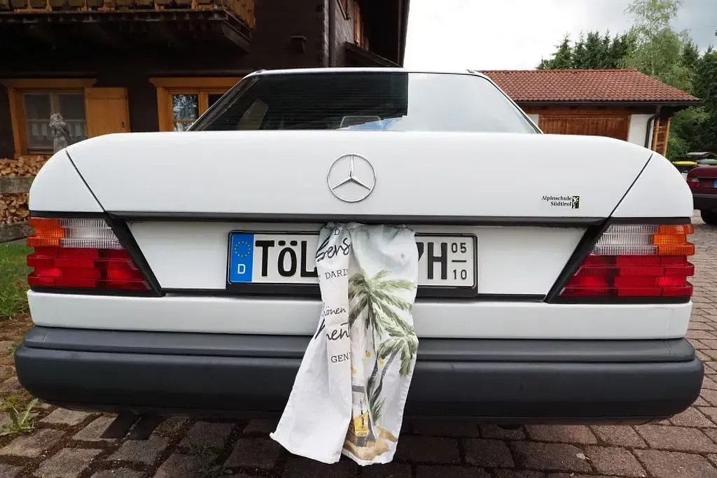 Gebraucht Mercedes E260 160 PS (117 kW) 1989 Weiß Limousine