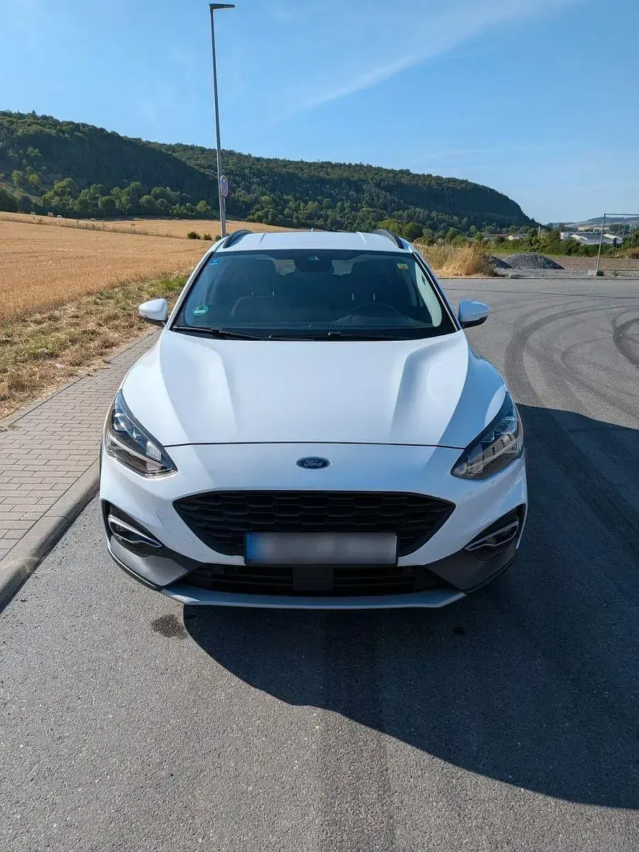 Gebraucht Ford Focus Active 125 PS (91 kW) 2019 Weiß Limousine