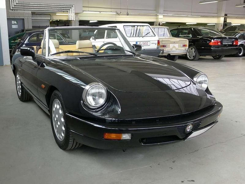 Nero Gebraucht 1993 Alfa Romeo Spider Cabrio | 22.950 € - Bild 1/4
