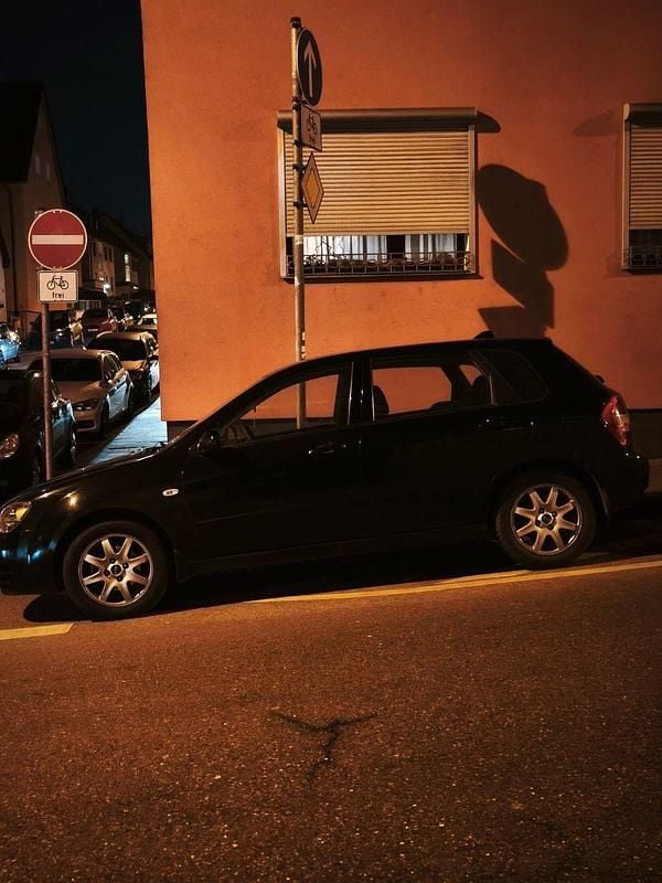 Gebraucht Kia Cerato 140 PS (102 kW) 2006 Schwarz Kleinwagen