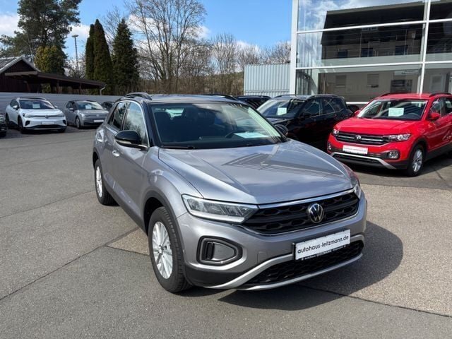 Silber Gebraucht 2023 VW T-Roc Life SUV | 26.890 € (Guter Preis) - Bild 1/4
