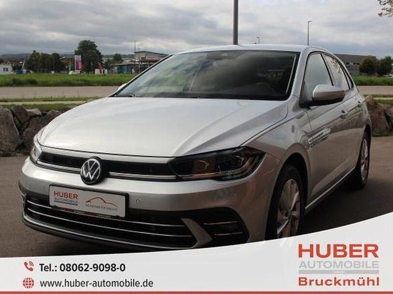 Reflexsilber (m) reflexsilber (m) Gebraucht 2024 VW Polo Style Kleinwagen | 22.490 € (Fairer Preis) - Bild 1/4