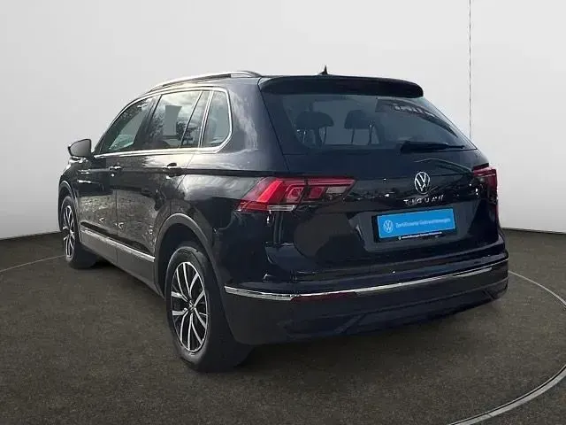Gebraucht VW Tiguan Life 150 PS (110 kW) 2021 Deep black perleffekt SUV