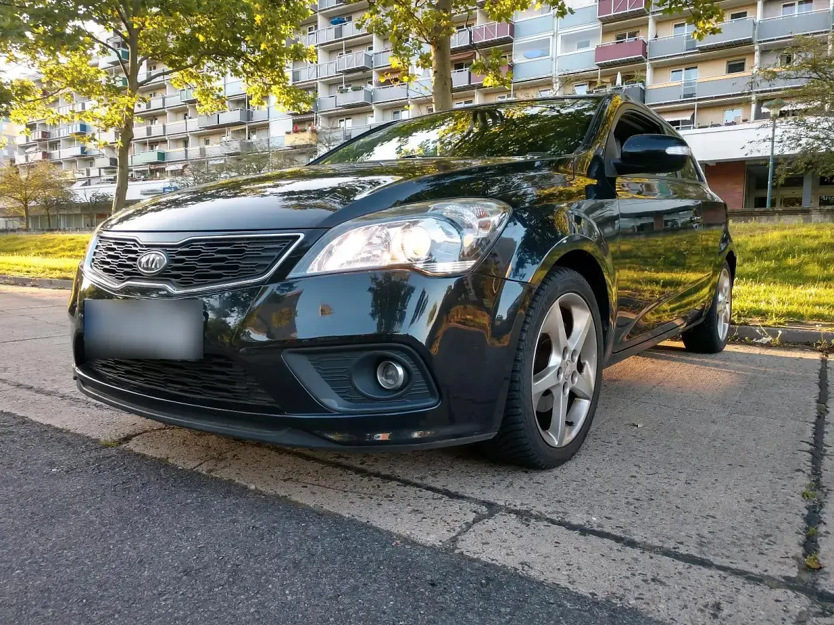 Gebraucht Kia ProCeed 128 PS (94 kW) 2011 Schwarz Kleinwagen