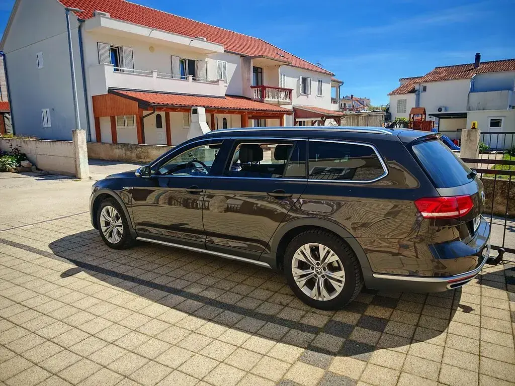 Gebraucht VW Passat Alltrack 220 PS (161 kW) 2017 Braun Kombi