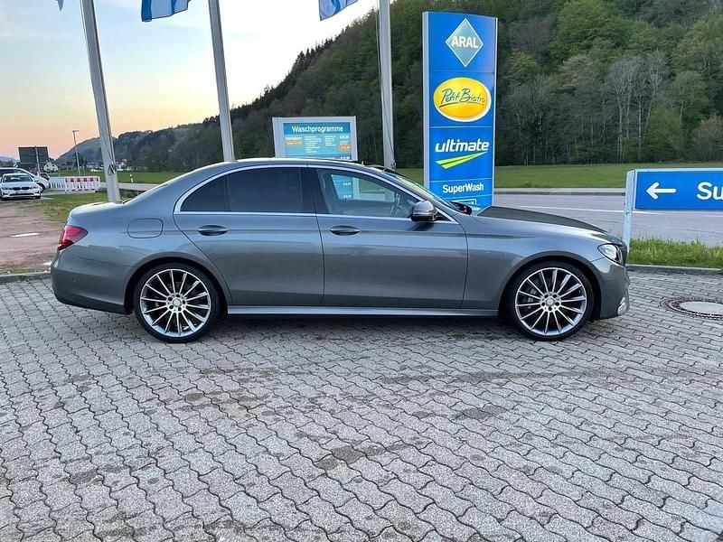 Grau Gebraucht 2016 Mercedes E350 AMG line Limousine | 23.900 € (Etwas zu teuer) - Bild 1/4