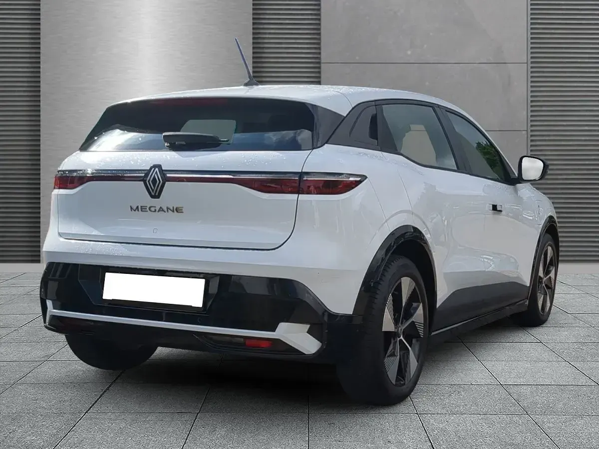 Używany Renault Megane E-Tech Equilibre 96 kW (131 KM) 2022 Biały Sedan/Limuzyna