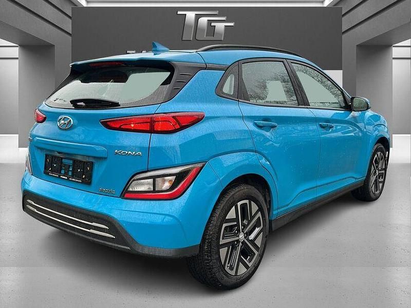 Gebraucht Hyundai Kona Basis 100 kW (136 PS) 2023 Blau SUV