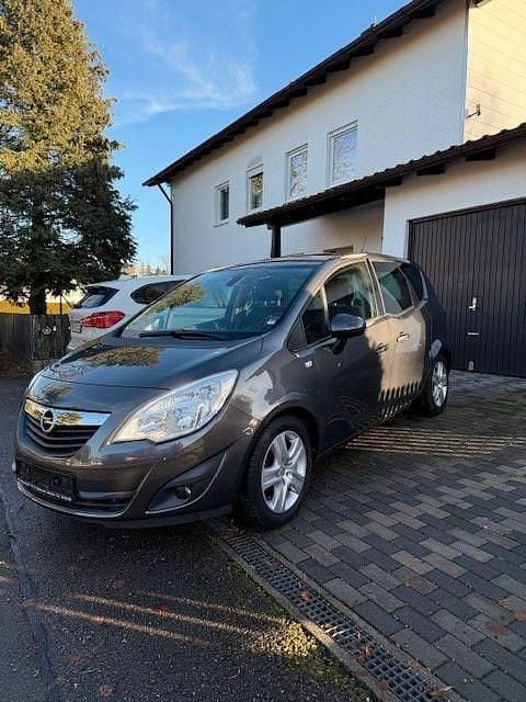 Grau Gebraucht 2011 Opel Meriva Design Edition Van / Kleinbus | 2.300 € (Superpreis) - Bild 1/4