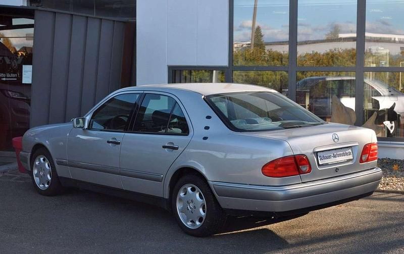 Gebraucht Mercedes E280 Elegance 204 PS (150 kW) 1999 Silber Limousine