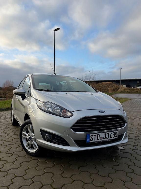 Gebraucht Ford Fiesta SYNC Edition 80 PS (58 kW) 2015 Silber Limousine