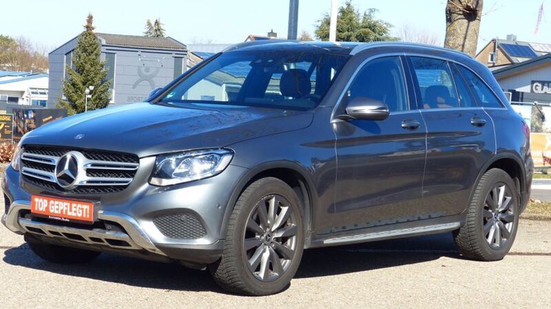 Grau Gebraucht 2017 Mercedes GLC250 SUV | 27.000 € (Etwas zu teuer) - Bild 1/4