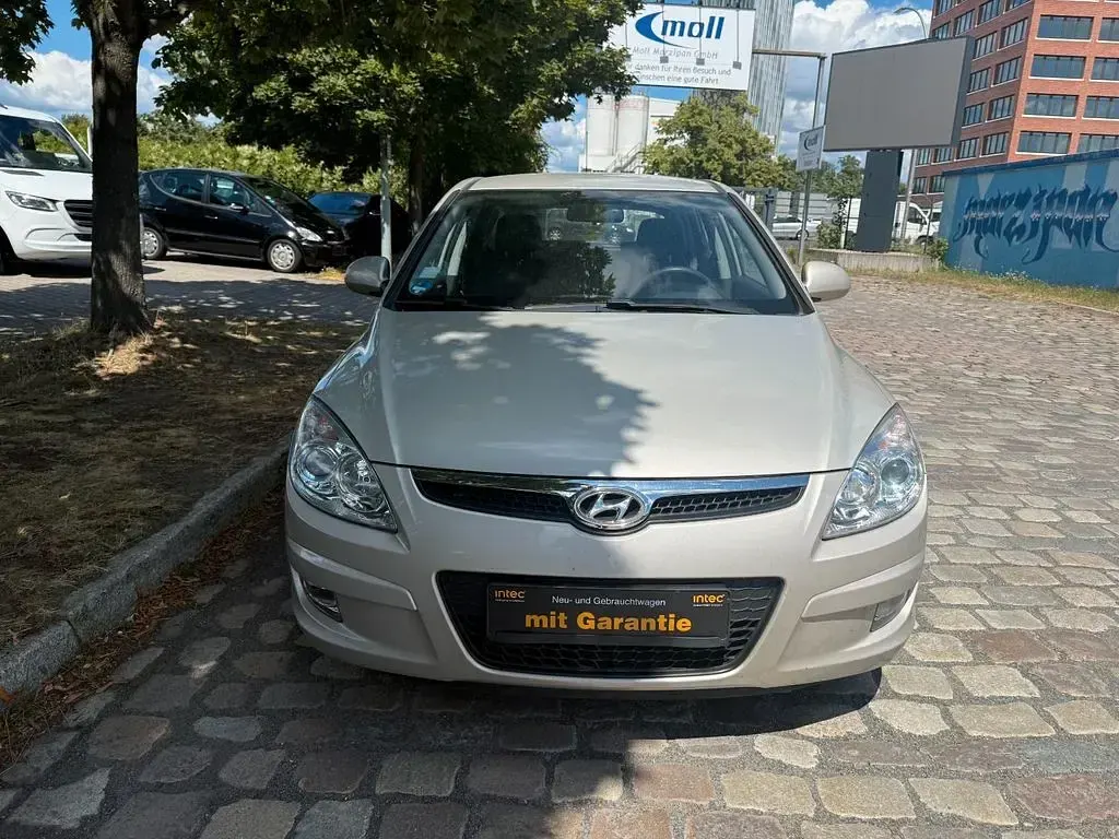 Gebraucht Hyundai i30 Comfort 109 PS (80 kW) 2007 Silber Kleinwagen