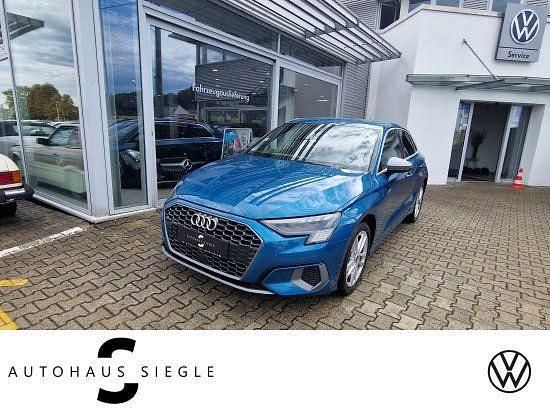 Atollblau (metallic) Gebraucht 2020 Audi A3 Sportback S-Line Limousine | 24.440 € (Fairer Preis) - Bild 1/4