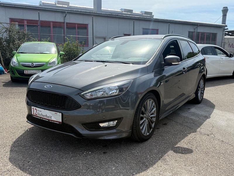 Grau Gebraucht 2018 Ford Focus ST-Line Kombi | 9.980 € (Superpreis) - Bild 1/4