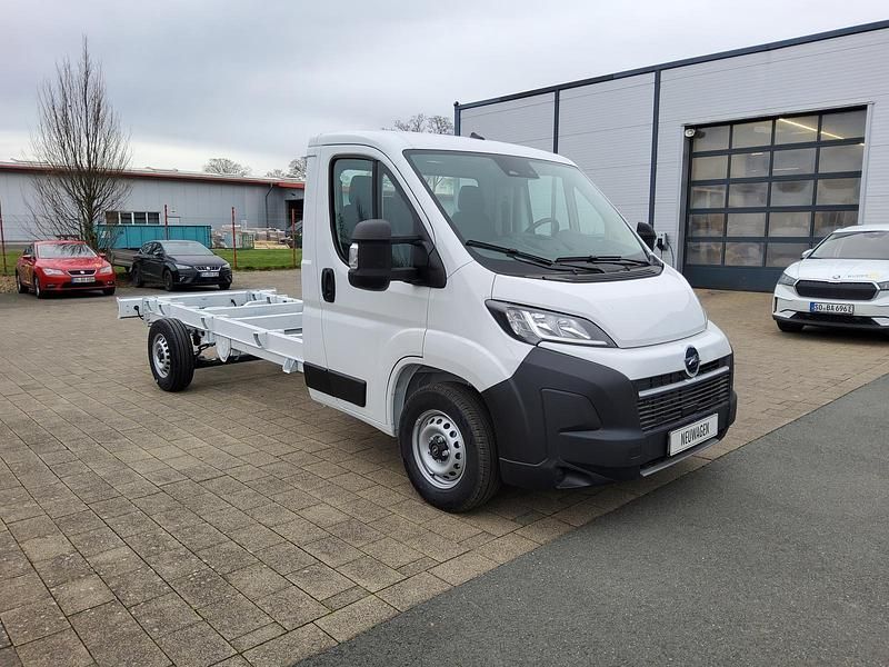 Lackierung weiss icy Neu 2025 Opel Movano Van | 28.190 € - Bild 1/4
