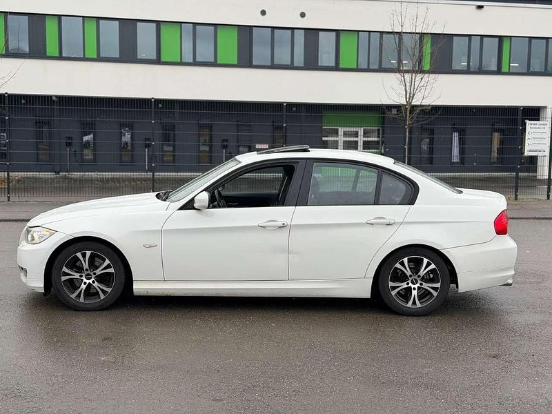 Gebraucht BMW 320 163 PS (119 kW) 2012 Weiß Limousine