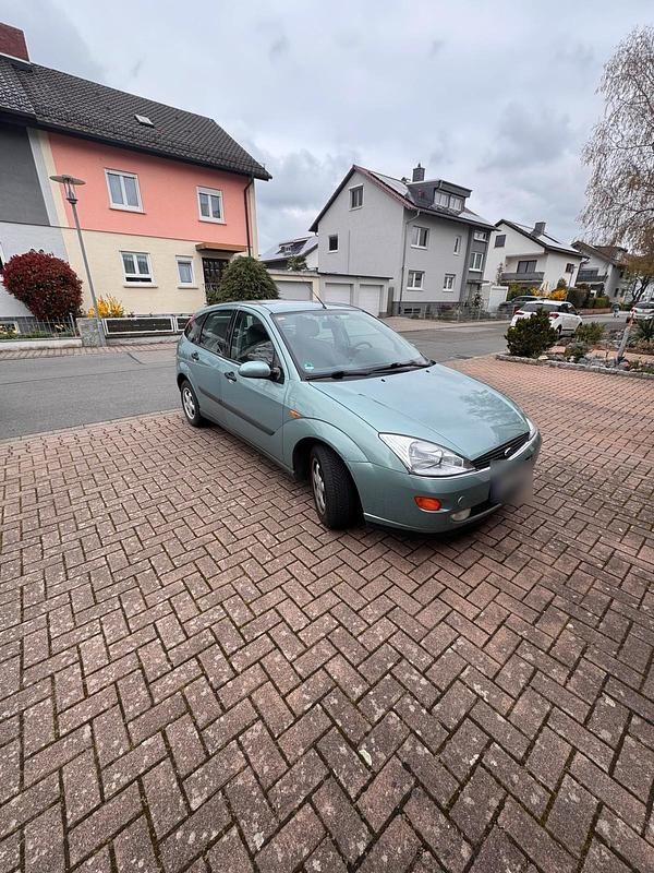 Gebraucht Ford Focus 100 PS (73 kW) 2000 Andere farben Limousine