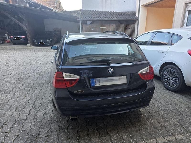 Gebraucht BMW 320 150 PS (110 kW) 2005 Blau Limousine