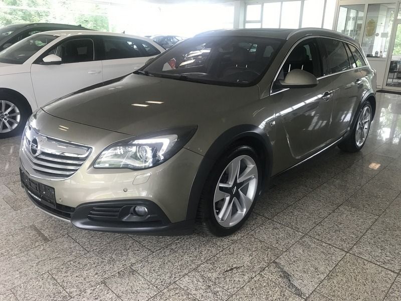 Gruen, metallic Gebraucht 2014 Opel Insignia Country Tourer Kombi | 10.985 € (Etwas zu teuer) - Bild 1/4