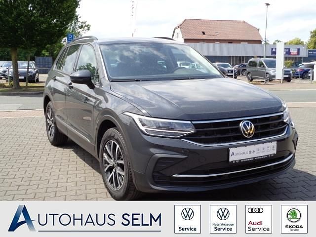 Grau Gebraucht 2023 VW Tiguan Trendline SUV | 30.840 € (Fairer Preis) - Bild 1/4