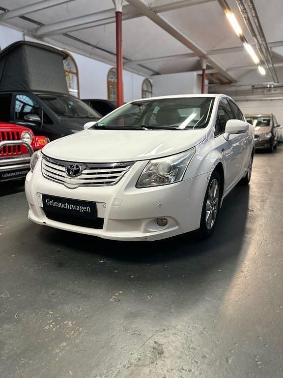 Weiß Gebraucht 2010 Toyota Avensis Executive Limousine | 3.990 € (Fairer Preis) - Bild 1/4