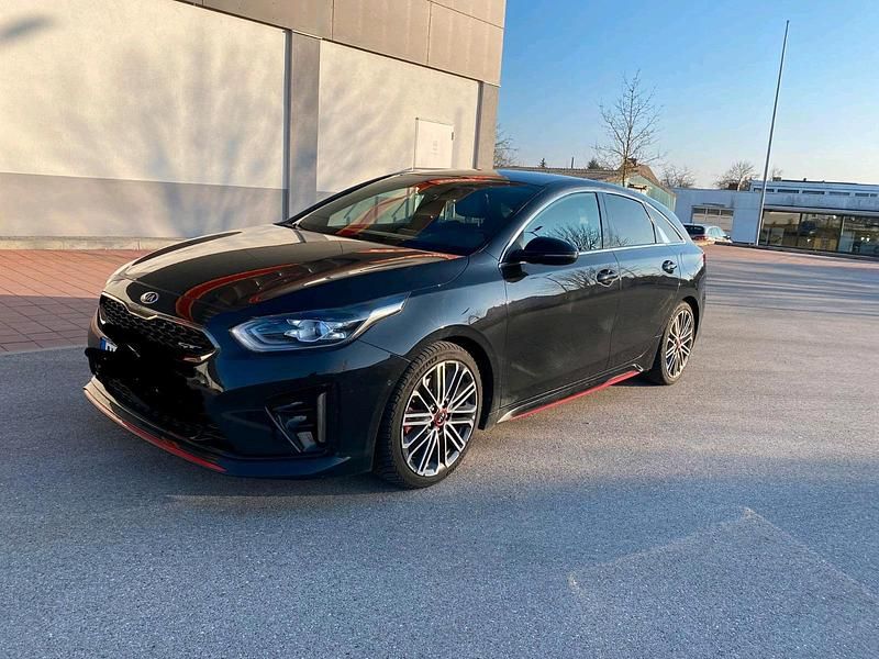 Second-hand Kia ProCeed 204 CP (150 kW) 2021 Negru Break