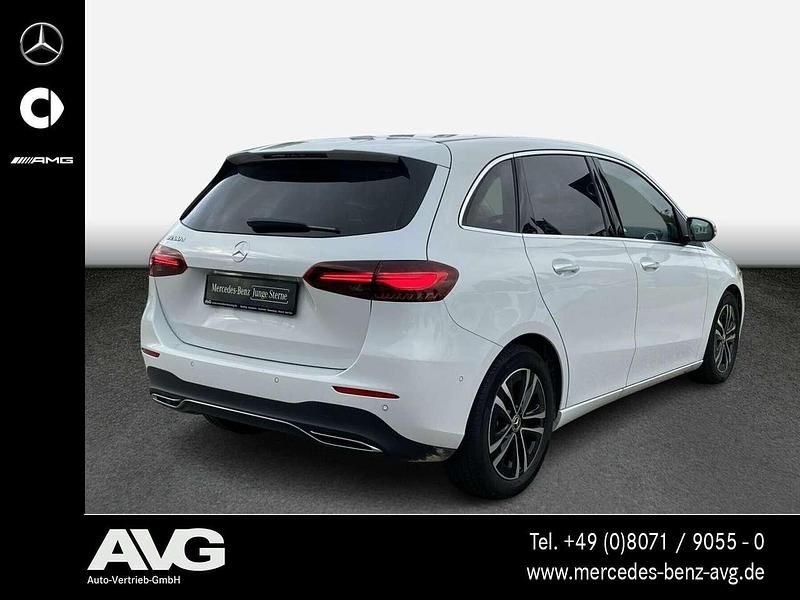 Gebraucht Mercedes B200 Progressive 150 PS (110 kW) 2024 Digitalweiß Van / Kleinbus