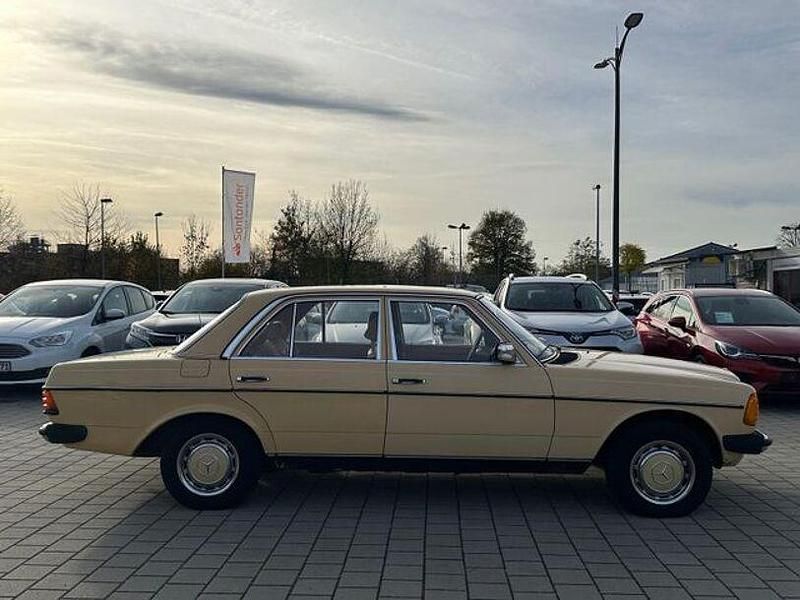 Gebraucht Mercedes E230 136 PS (100 kW) 1981 Beige Limousine