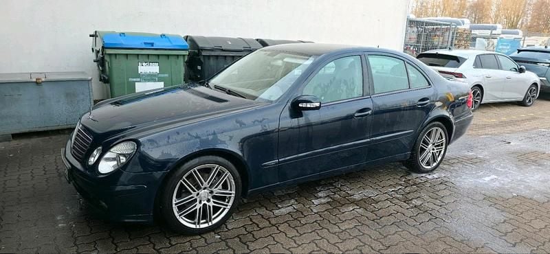 Gebraucht Mercedes E240 177 PS (130 kW) 2003 Blau Limousine