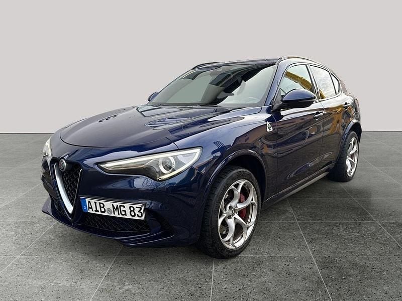 Blau Gebraucht 2019 Alfa Romeo Stelvio Quadrifoglio SUV | 27.999 € - Bild 1/4