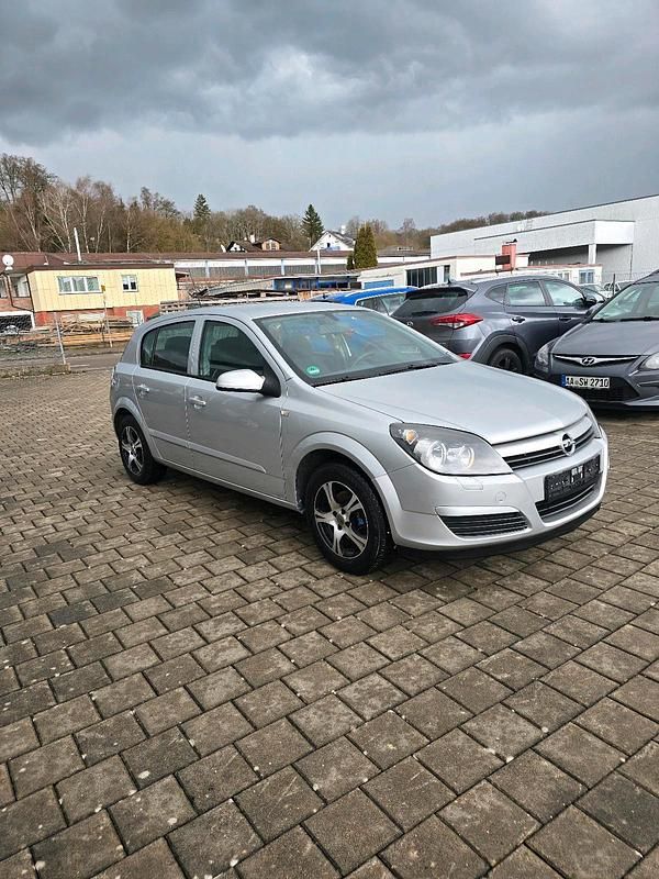 Gebraucht Opel Astra 116 PS (85 kW) 2005 Silber Limousine