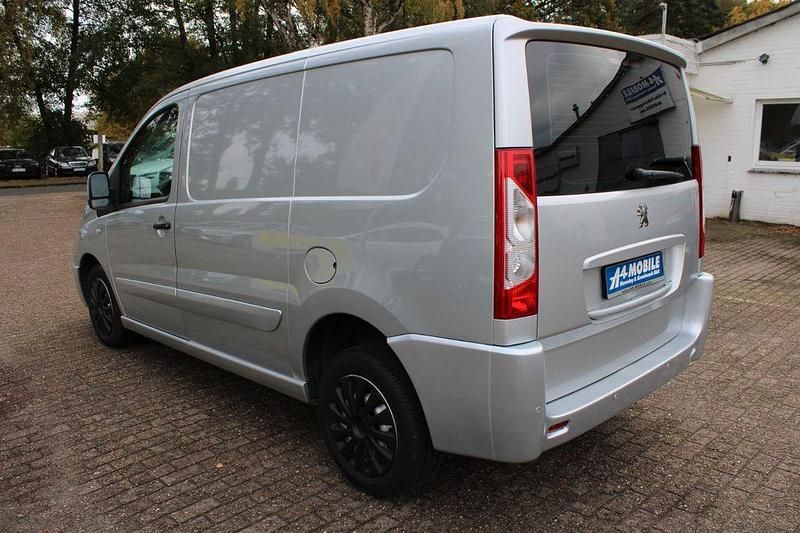 Gebraucht Peugeot Expert 128 PS (94 kW) 2016 Grau Van
