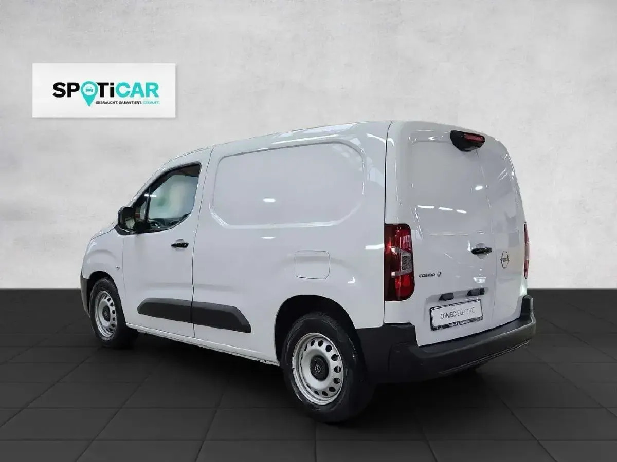 Neu Opel Combo-e Life Basis 100 kW (136 PS) 2025 Weiß Van / Kleinbus