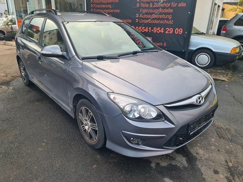 Grau Gebraucht 2012 Hyundai i30 Classic Kombi | 1.999 € (Superpreis) - Bild 1/4