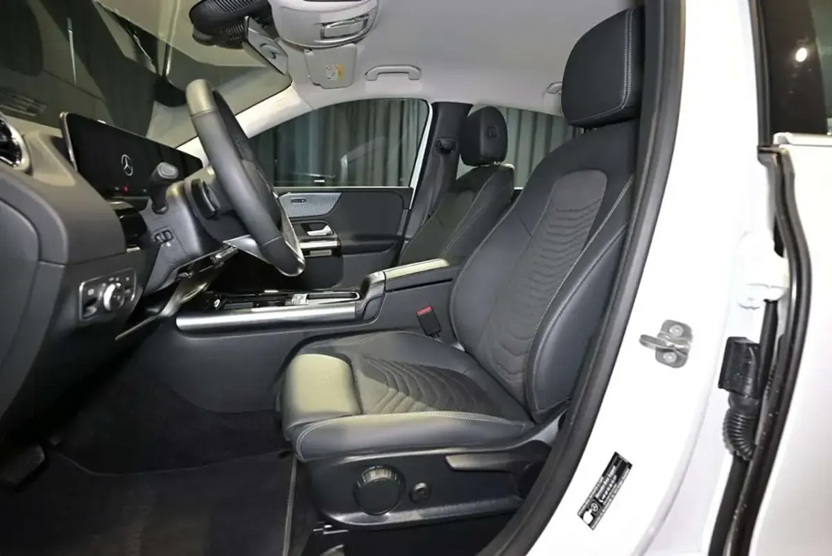 Gebraucht Mercedes B200 150 PS (110 kW) 2025 Unilack polarweiß Kleinwagen