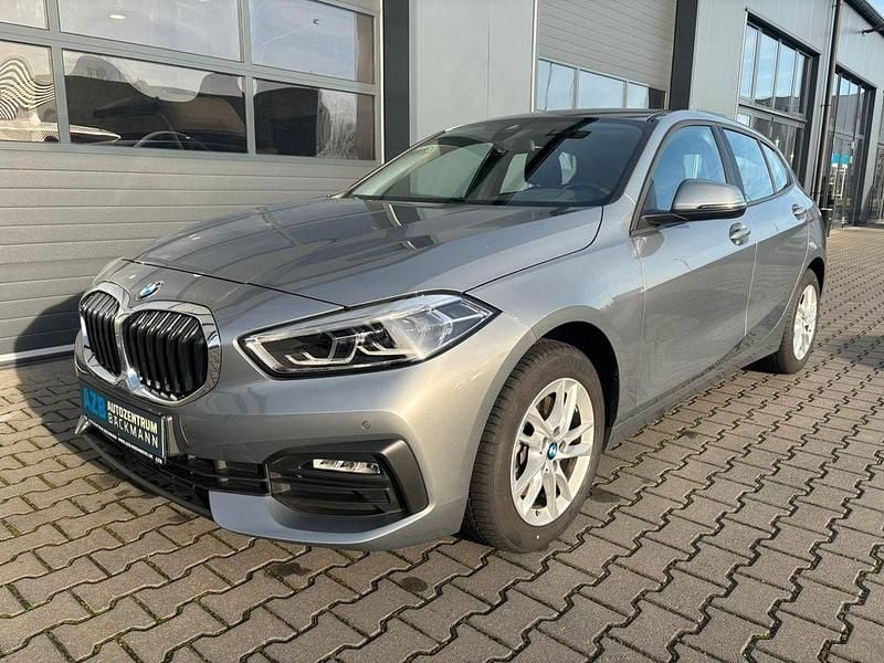 Grau Gebraucht 2024 BMW 118 Advantage Kleinwagen | 23.980 € (Fairer Preis) - Bild 1/3