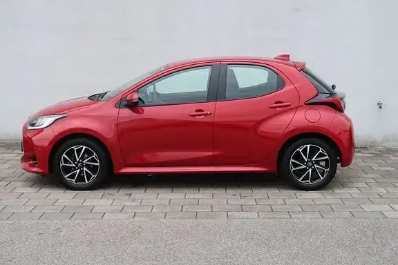 Gebraucht Toyota Yaris Basis 125 PS (91 kW) 2023 Rot Kleinwagen