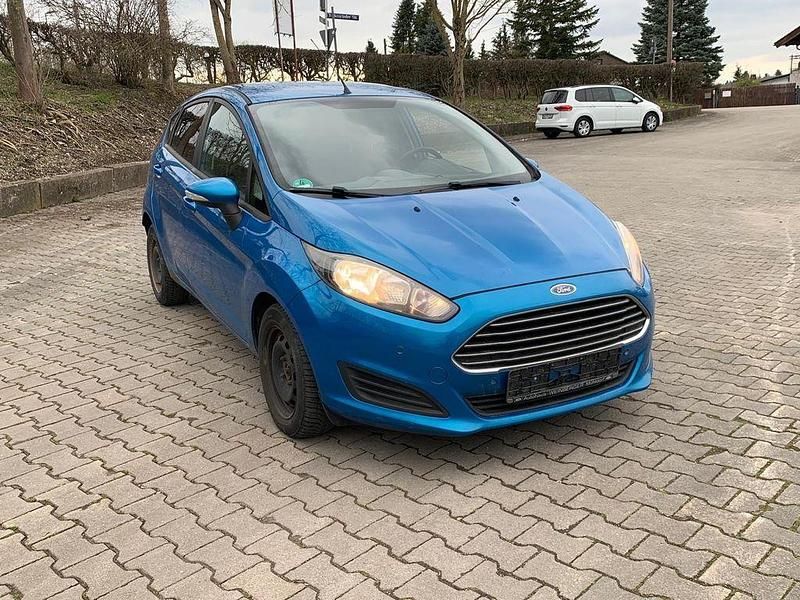 Gebraucht Ford Fiesta Trend 75 PS (55 kW) 2013 Blau Kleinwagen