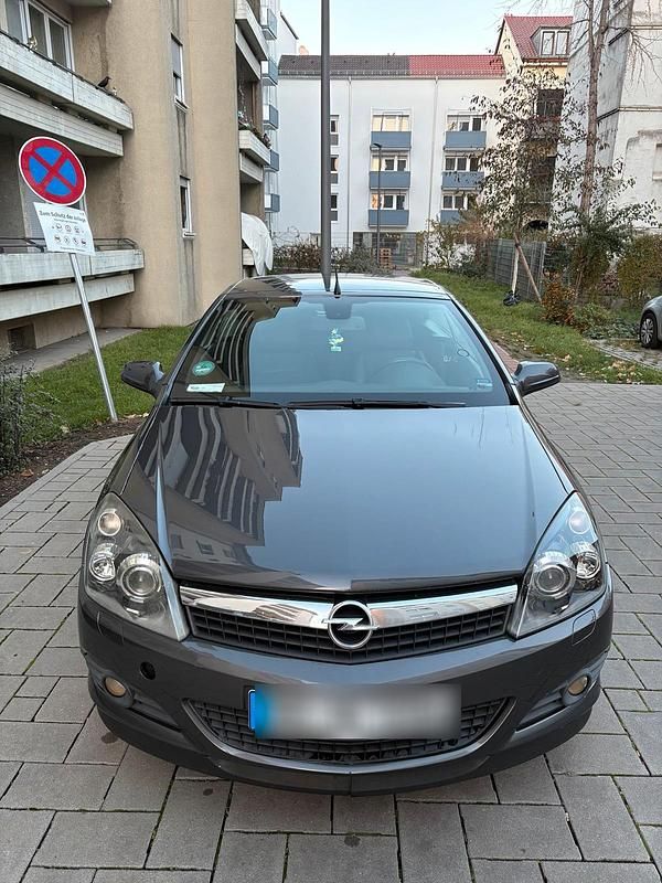 Grau Gebraucht 2009 Opel Astra Cabriolet Cabrio | 4.699 € - Bild 1/4