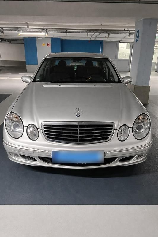 Second-hand Mercedes E200 163 CP (119 kW) 2003 Argintiu Berlinǎ