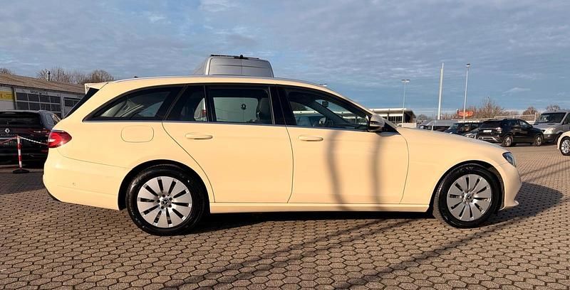 Gebraucht Mercedes E220 194 PS (142 kW) 2020 Gelb Kombi