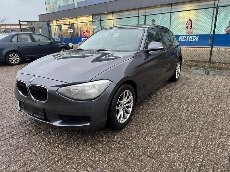 Grau Gebraucht 2013 BMW 114 Kleinwagen | 3.500 € (Superpreis) - Bild 1/4