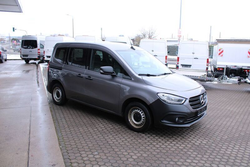 Gebraucht Mercedes Citan 110 95 PS (69 kW) 2022 Lackfarbe chromitgrau metallic Kombi